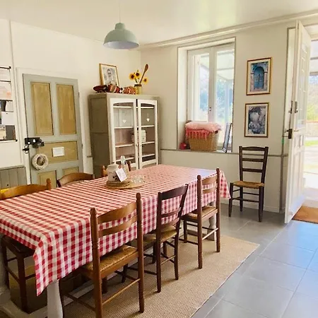 Rue Du Chateau * Ruffec (Charente)